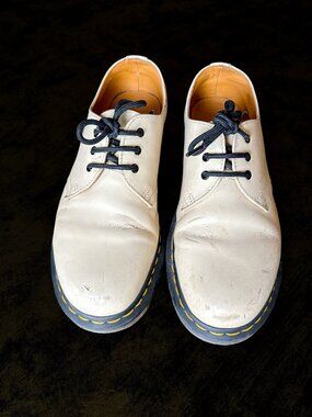 Cream Leather Oxford Low Top Dr. Marten's Sz 8/39
